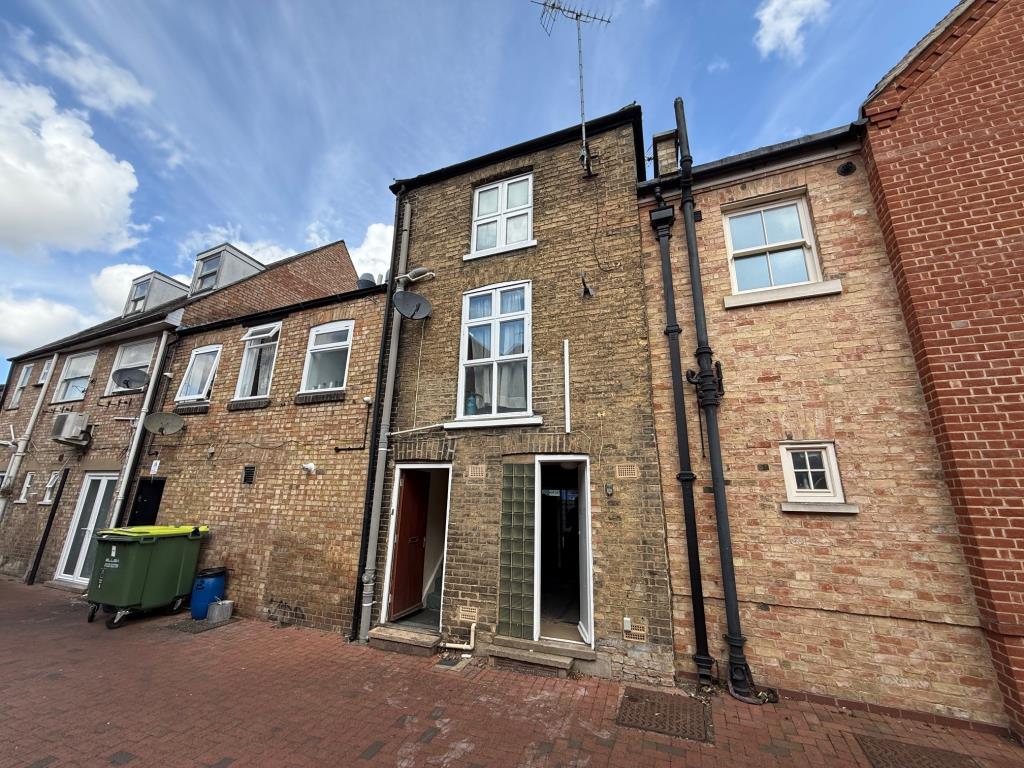 Lot: 88 - MIXED USE BUILDING FOR IMPROVEMENT AND REPAIR - Rear of the building in Butchers Row and access to flat above